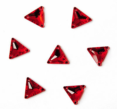 Стразы пришивные треугольной формы (15х15мм.) 20 шт. красные