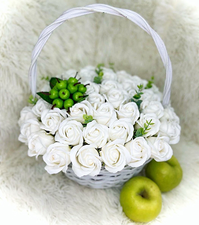Букет из мыльных белых роз в корзине (47 шт.)