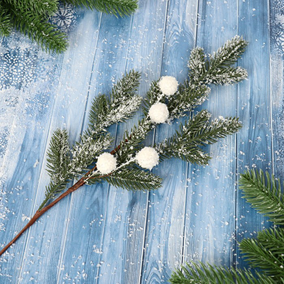 Декор новогодний - Еловая веточка с белыми шариками (Н-50см)